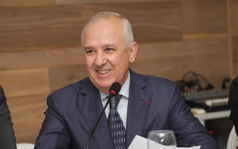 Anas Sefrioui speaking into a microphone at a Groupe Addoha press conference