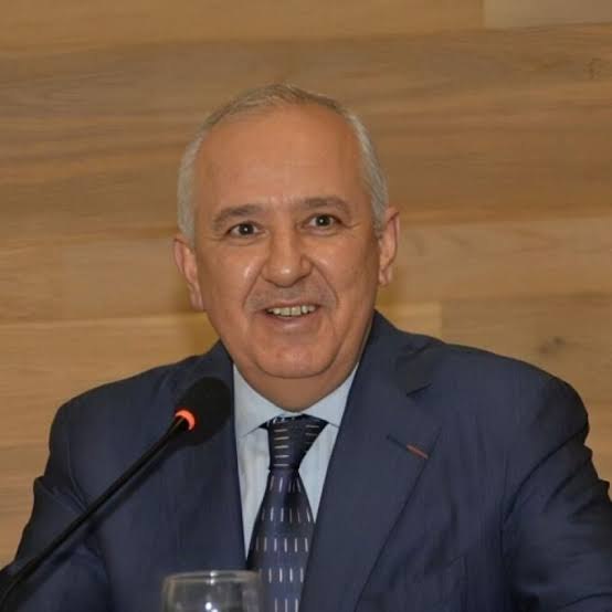 Anas Sefrioui speaking at a microphone during a company event